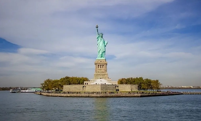 2025美国EB-5终极窗口：无排期红利进入倒数，高净值家庭最后机遇