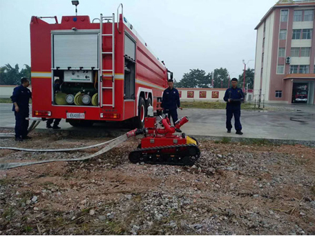 云南德宏自治州某消防队消防灭火机器人