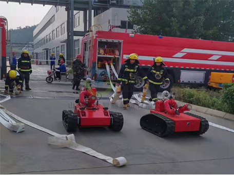 山东省枣庄市某石化企业消防机器人