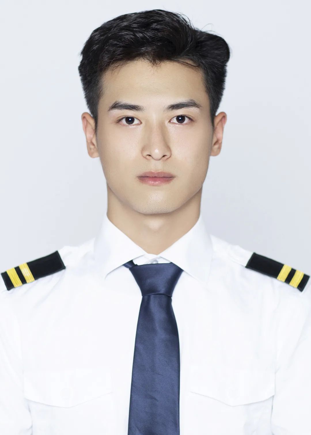 Colorful Guizhou Airlines Co., Ltd. | Outstanding Graduate - Liao Daozhen from Pingdingshan Vocational and Technical College