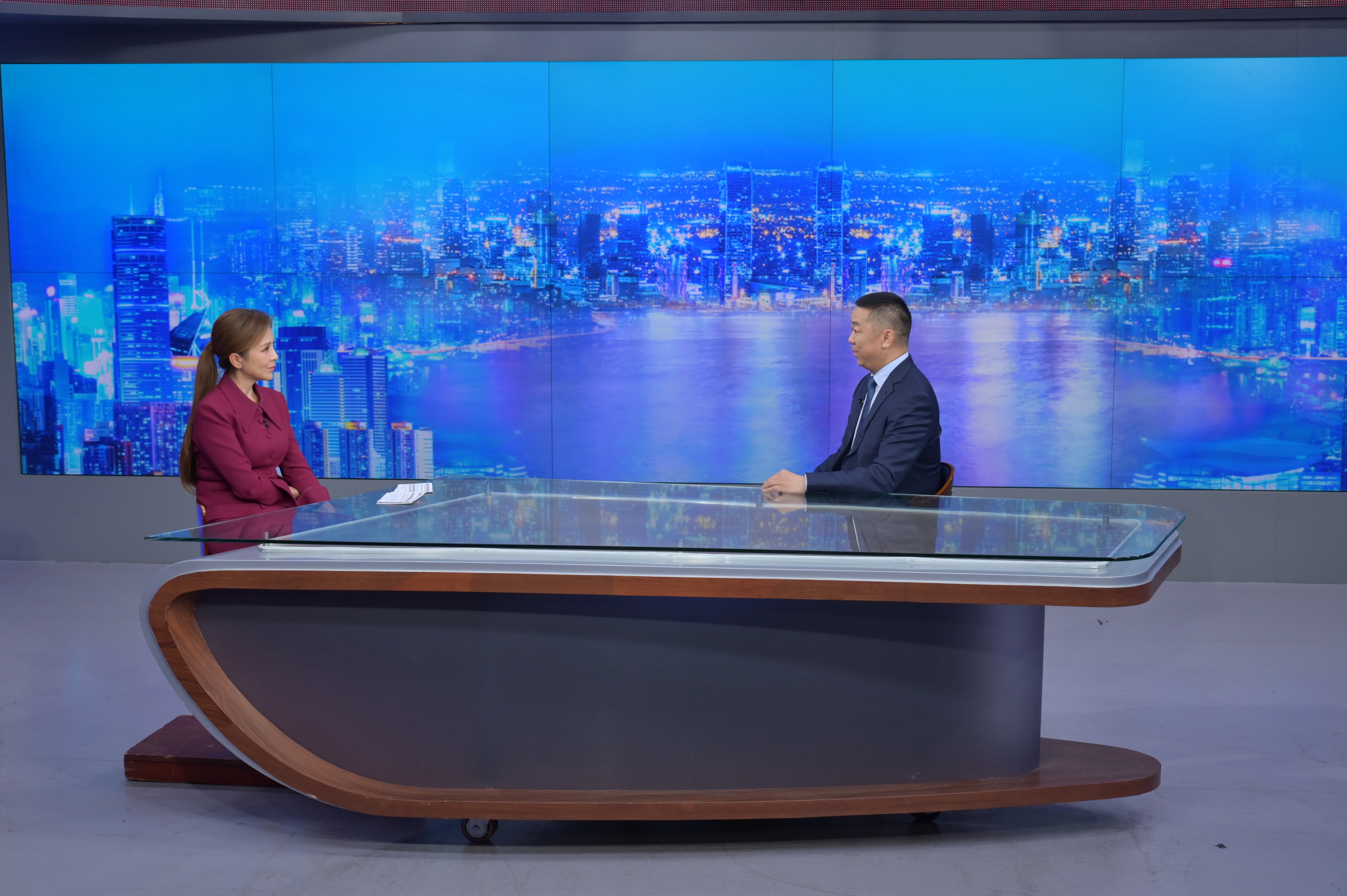 Famous CCTV host Zhu Xun interviewed Liu Chun, founder and chairman of Yunhua Education Group.